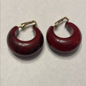 Vintage Sarah Coventry Clip On Lucite Brown Hoop Earrings Mahogany 1" Signed